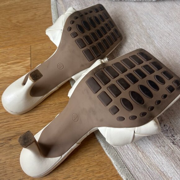 Bottega Inspired White Square Open Toe Heeled Woven Leather Sandals (6.5) - Picture 3 of 3